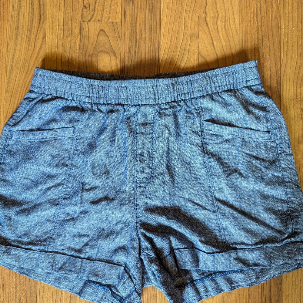 Old Navy High-Rise Linen Blend Chambray Shorts in Blue, Size Small